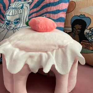 Cozy Pink peach Pet Hideaway BRAND NEW